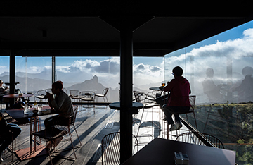 Cafetería con magníficas vistas panorámicas